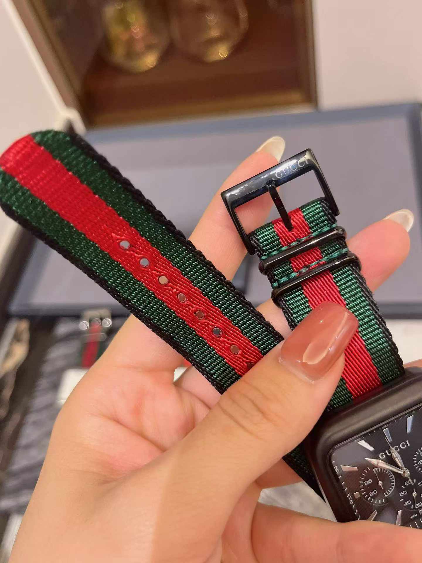 Replica Gucci Quartz Movement Watch 45x45mm detail