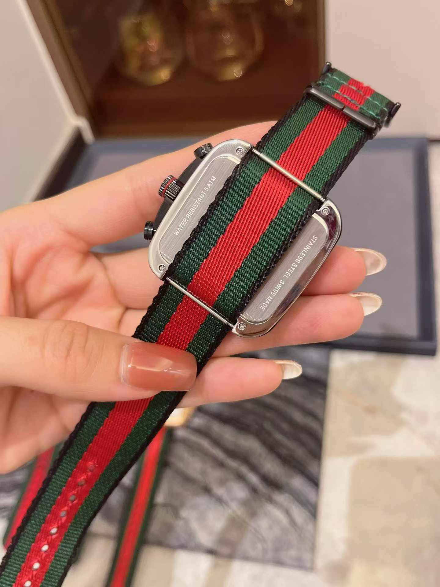 Replica Gucci Quartz Movement Watch 45x45mm detail