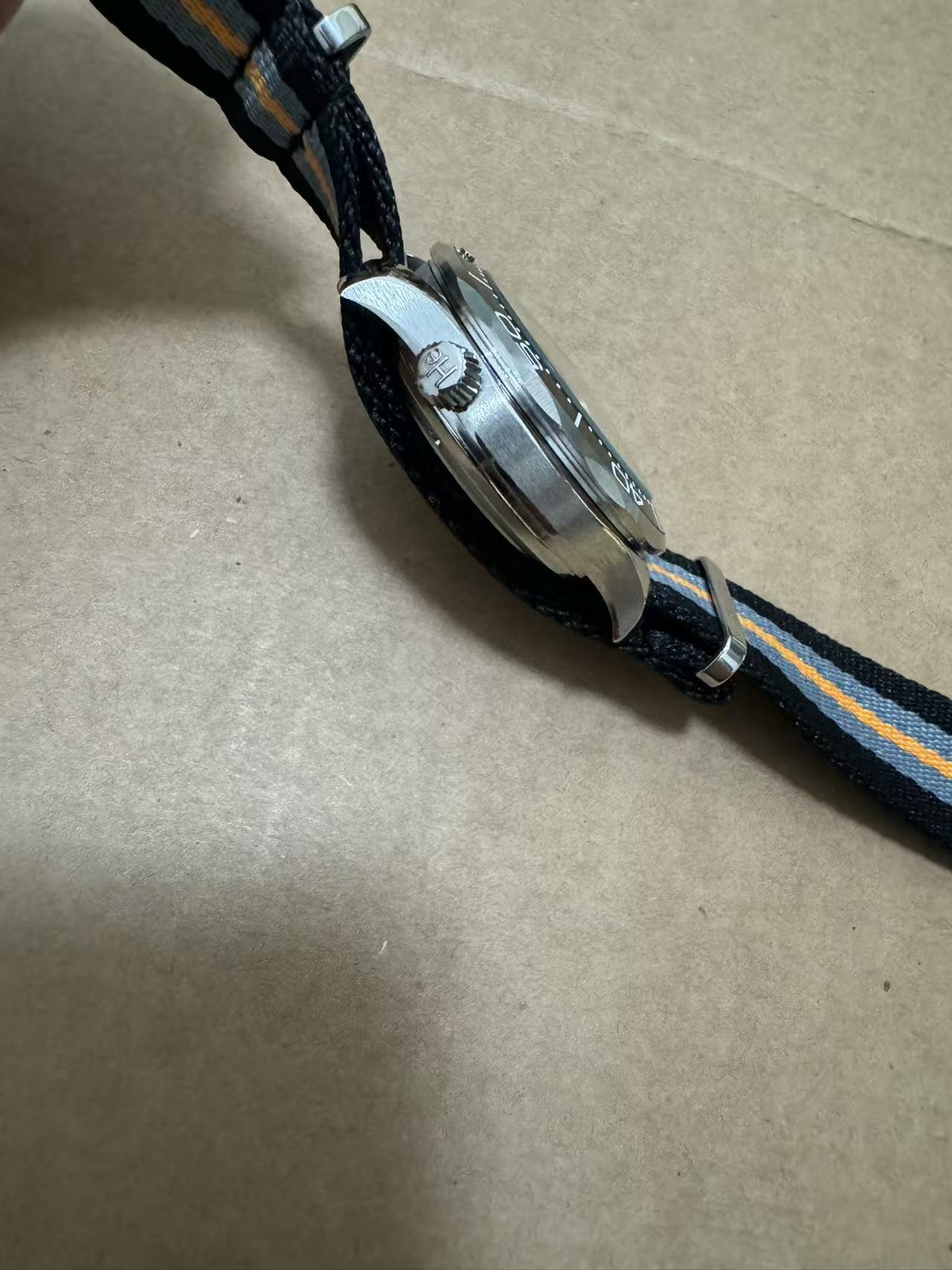 Replica Omega Quartz Movement Watch 42mm detail