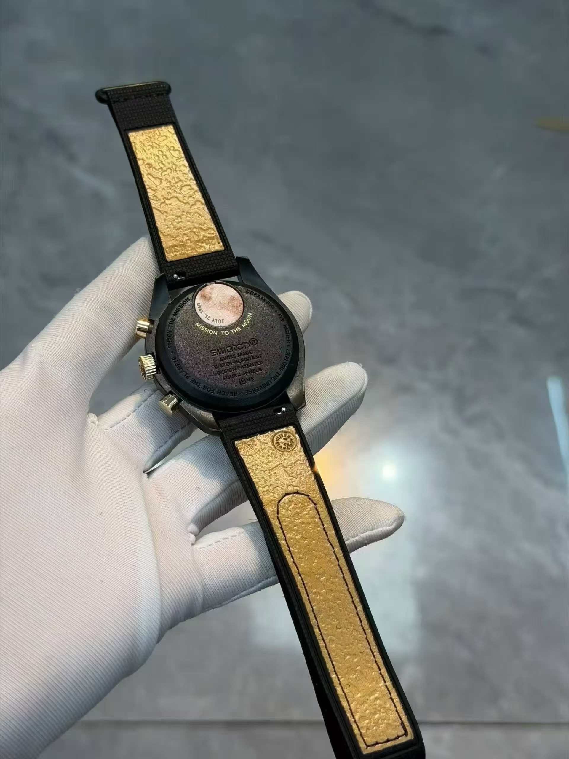 Replica Omega Quartz Movement Watch detail